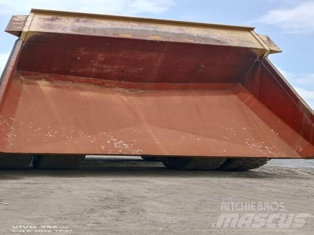 CAT 777E Dumper - Knickgelenk
