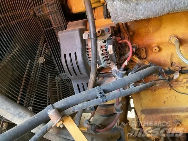 CAT 777G Dumper - Knickgelenk