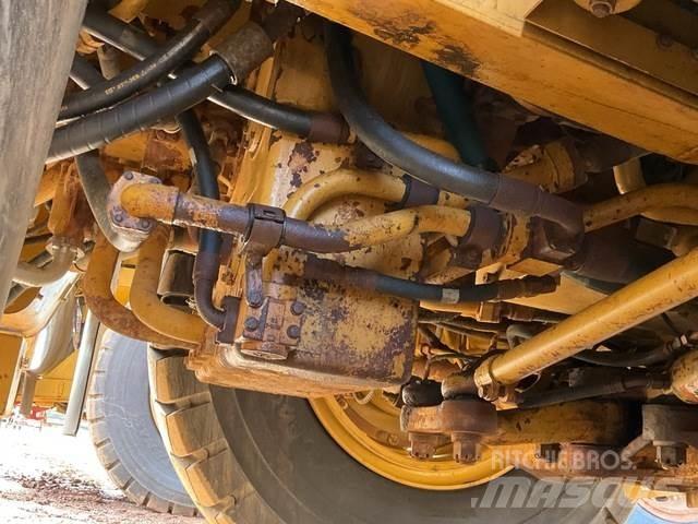 CAT 777G Dumper - Knickgelenk