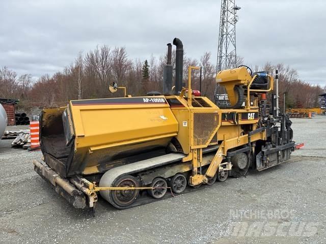 CAT AP-1055B Strassenfertiger