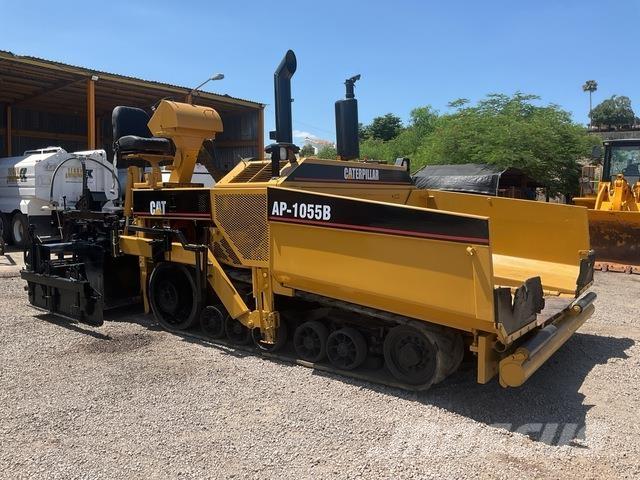 CAT AP-1055B Strassenfertiger
