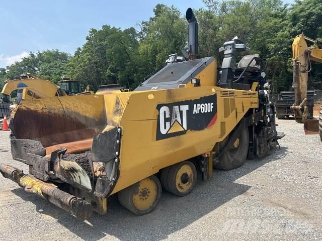 CAT AP600F Strassenfertiger