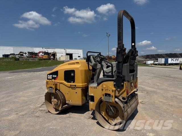 CAT CB24B Tandemwalzen