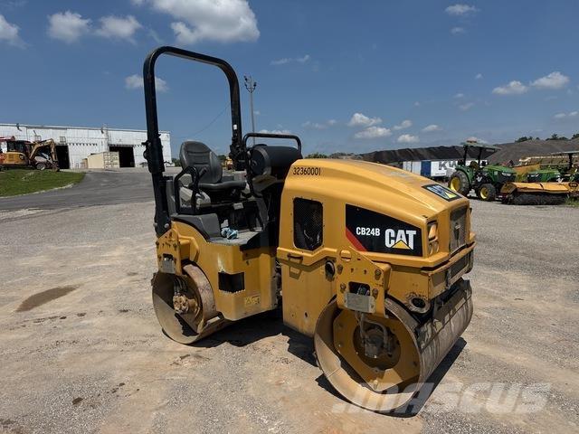 CAT CB24B Tandemwalzen