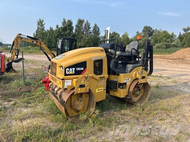 CAT CB24B Tandemwalzen