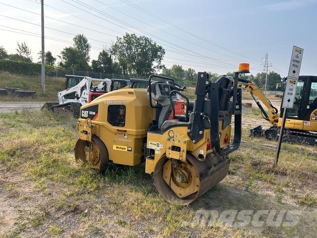 CAT CB24B Tandemwalzen