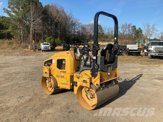 CAT CB24B Tandemwalzen