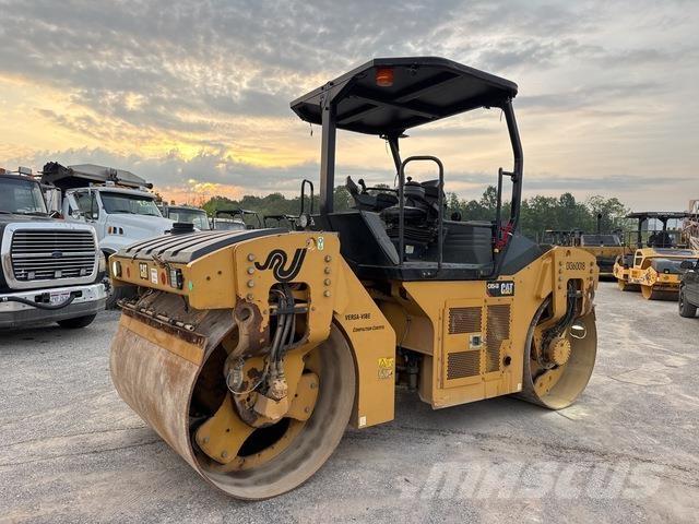CAT CB54B Tandemwalzen