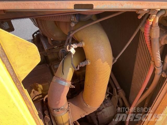 CAT D9 Bulldozer
