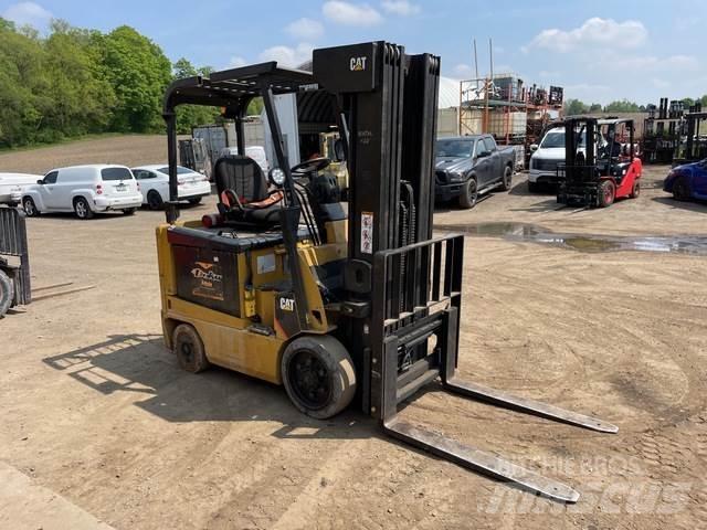 CAT E5000 Elektro Stapler