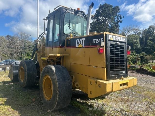 CAT IT24F Radlader