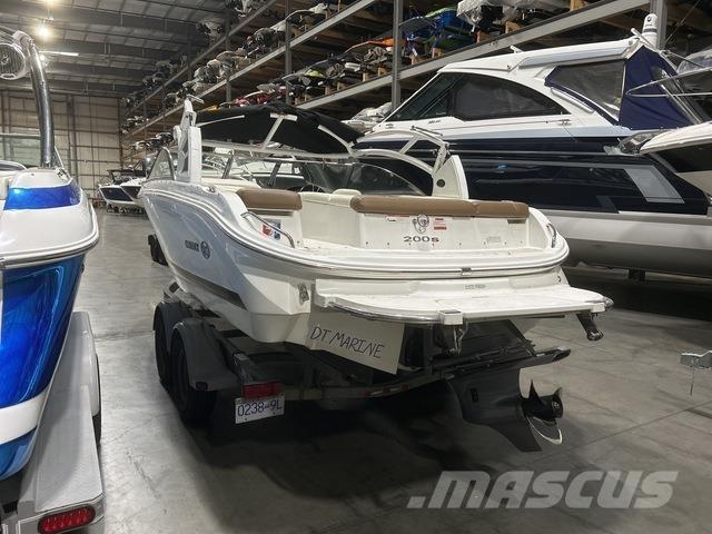  Cobalt 200S Boote / Prahme