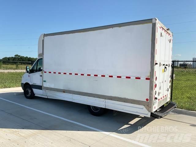 Dodge 3500 Kastenaufbau