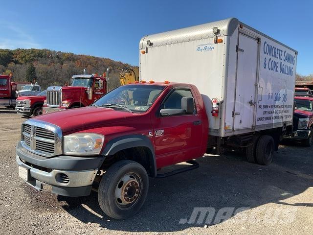 Dodge 5500 Kastenaufbau