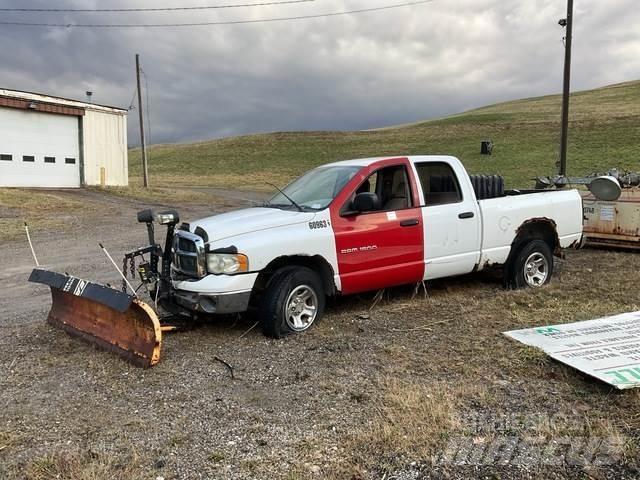 Dodge Ram 1500 Schneeschilde und -pflüge