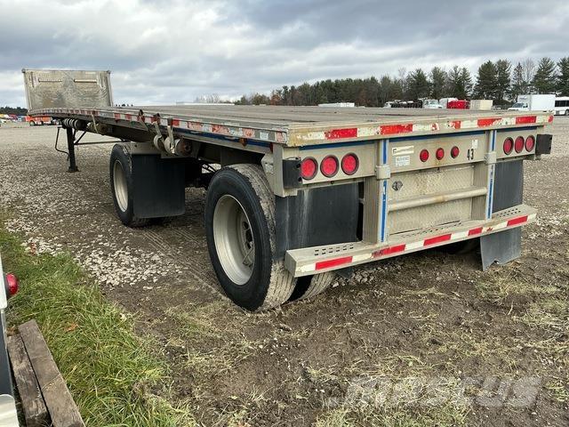 East Mfg  Pritschenanhänger