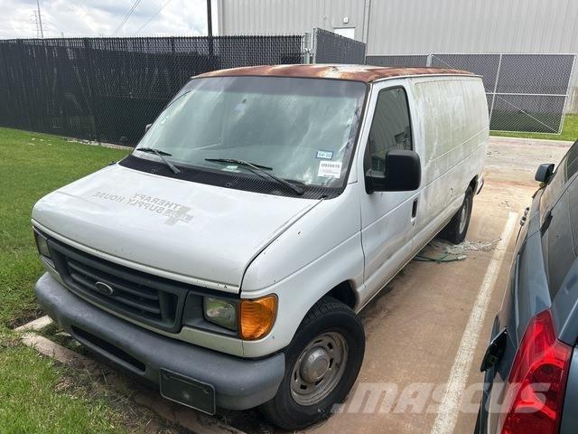 Ford E-150 Lieferwagen