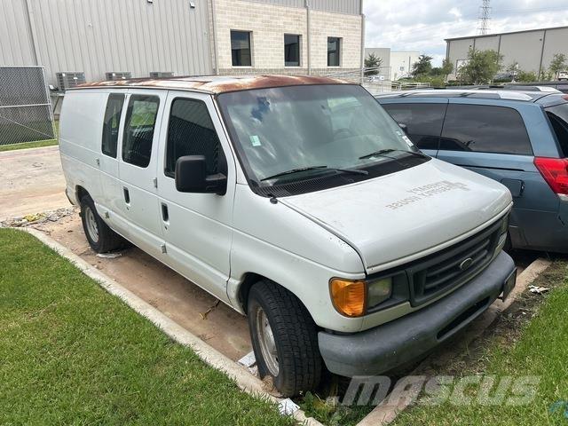 Ford E-150 Lieferwagen