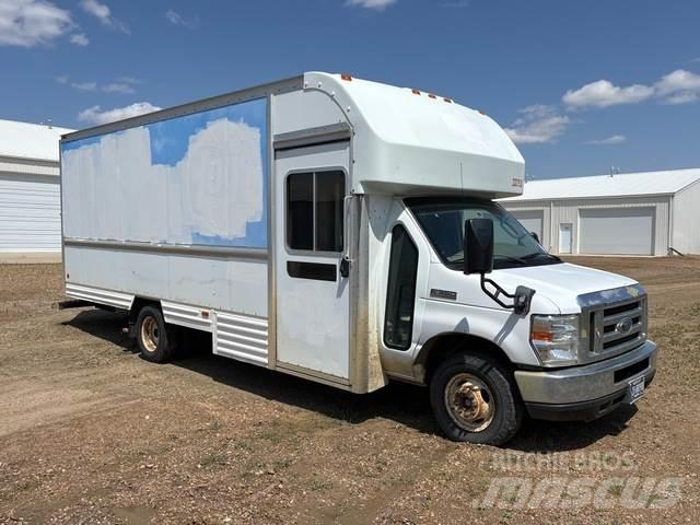 Ford E-350 Kastenaufbau