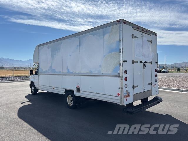 Ford E-350 Kastenwagen