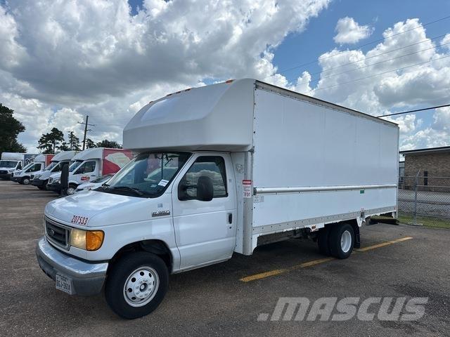 Ford E-350 Kastenwagen