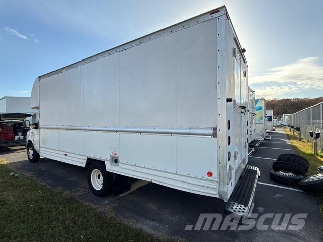 Ford E-350 Kastenwagen