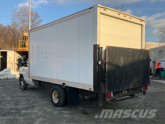 Ford E-350 Kastenaufbau