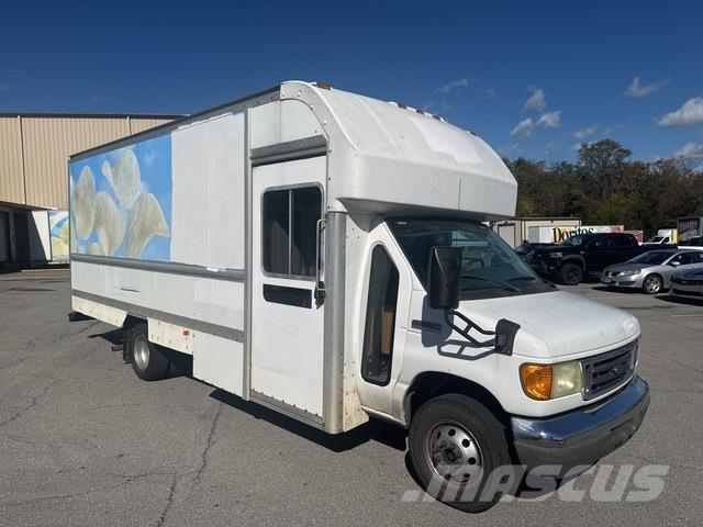 Ford E-350 Kastenwagen