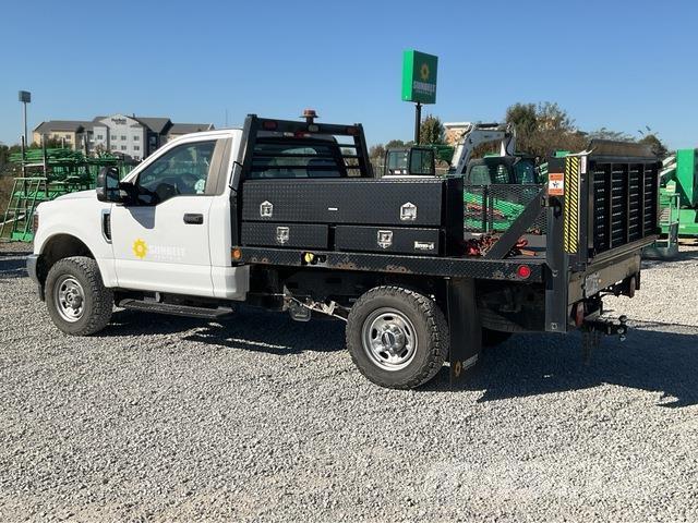 Ford F-250 Pritschenwagen/Pritschenwagen mit Seitenklappe