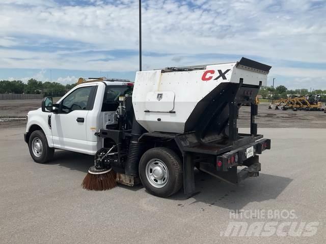 Ford F-250 Kehrmaschine