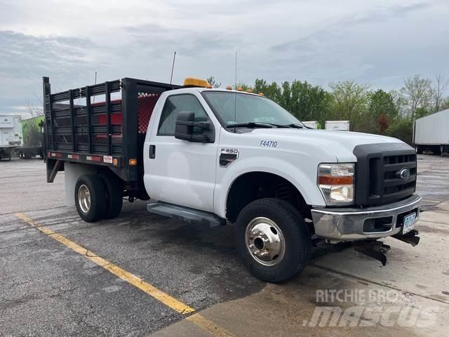 Ford F-350 Pritschenwagen/Pritschenwagen mit Seitenklappe
