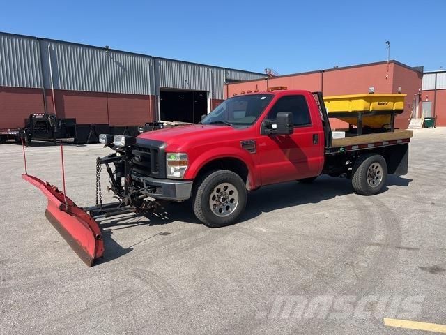 Ford F-350 Schneeschilde und -pflüge