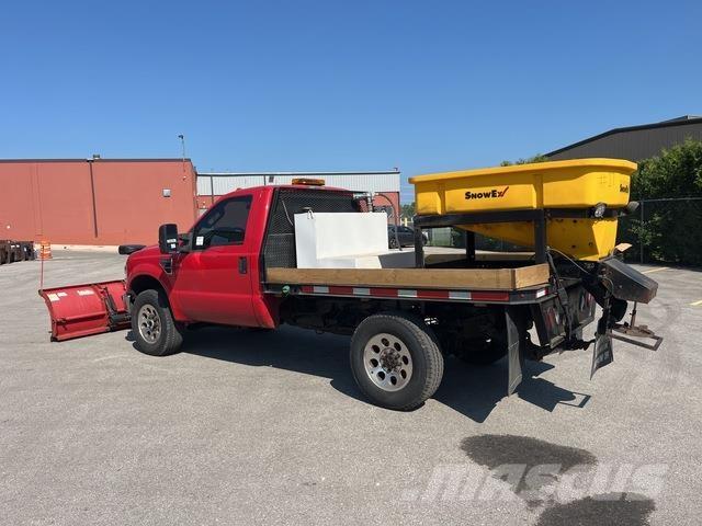 Ford F-350 Schneeschilde und -pflüge