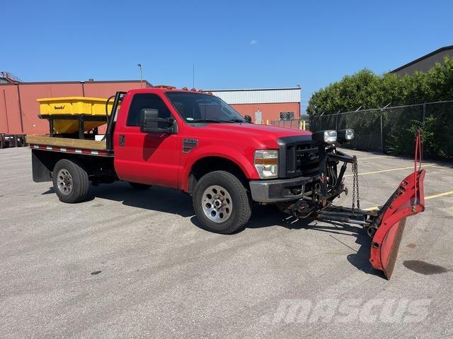 Ford F-350 Schneeschilde und -pflüge