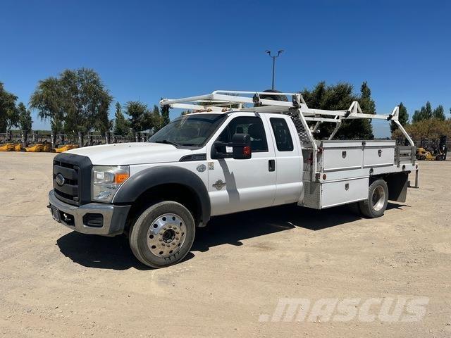 Ford F-450 Pritschenwagen/Pritschenwagen mit Seitenklappe