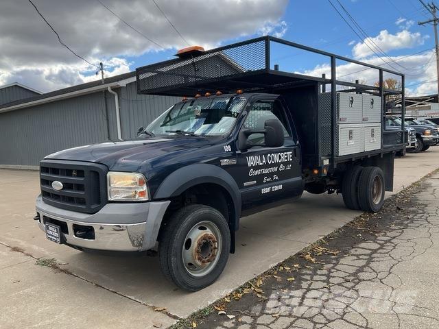 Ford F-450 Pritschenwagen/Pritschenwagen mit Seitenklappe