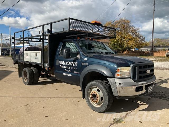 Ford F-450 Pritschenwagen/Pritschenwagen mit Seitenklappe