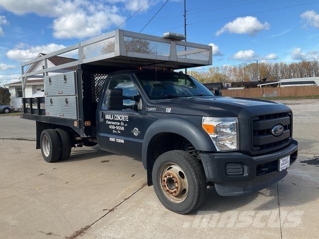 Ford F-450 Pritschenwagen/Pritschenwagen mit Seitenklappe