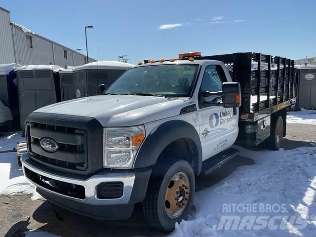 Ford F-550 Pritschenwagen/Pritschenwagen mit Seitenklappe