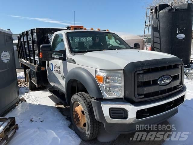 Ford F-550 Pritschenwagen/Pritschenwagen mit Seitenklappe