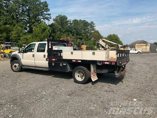 Ford F-550 Pritschenwagen/Pritschenwagen mit Seitenklappe