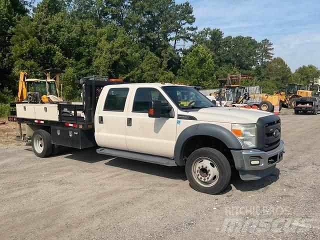 Ford F-550 Pritschenwagen/Pritschenwagen mit Seitenklappe