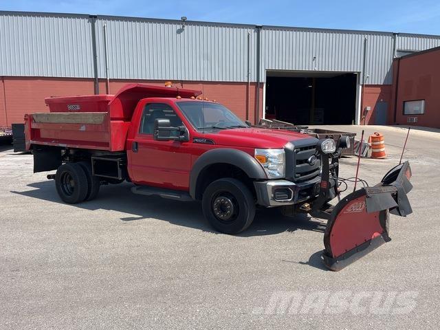 Ford F-550 Schneeschilde und -pflüge