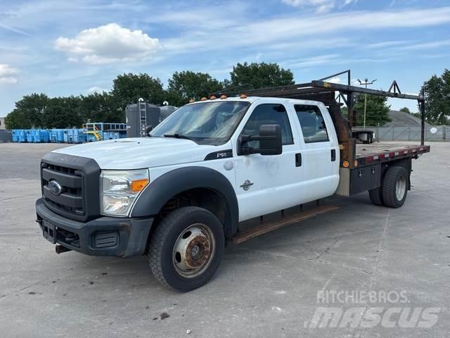 Ford F-550 Pritschenwagen/Pritschenwagen mit Seitenklappe