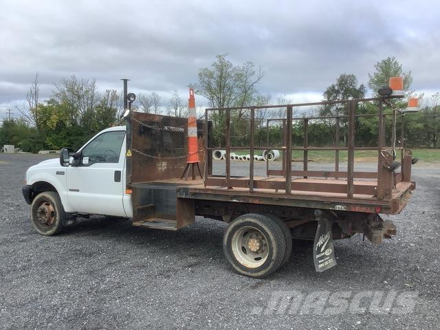 Ford F-550 Pritschenwagen/Pritschenwagen mit Seitenklappe