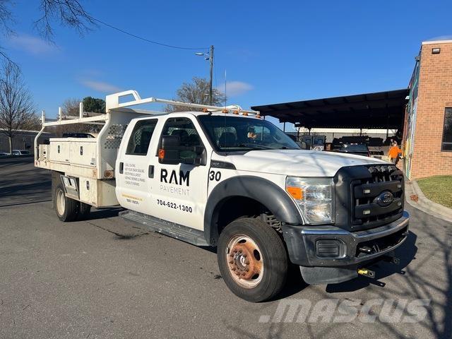 Ford F-550 Pritschenwagen/Pritschenwagen mit Seitenklappe