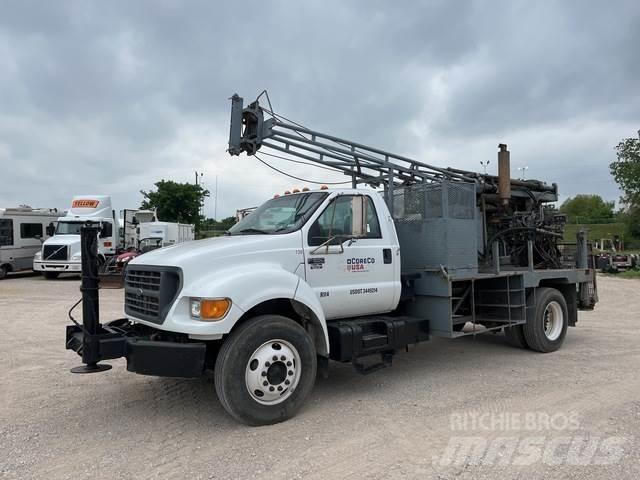 Ford F-650 Fahrzeug mit mobiler Bohranlage