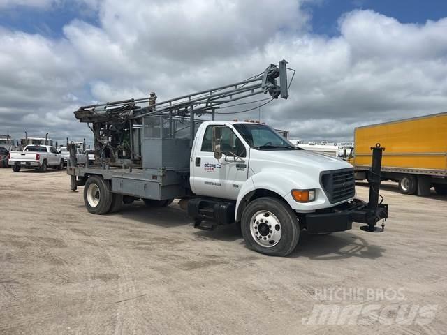 Ford F-650 Fahrzeug mit mobiler Bohranlage