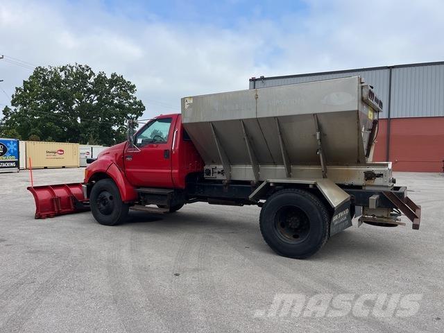 Ford F-650 Schneeschilde und -pflüge