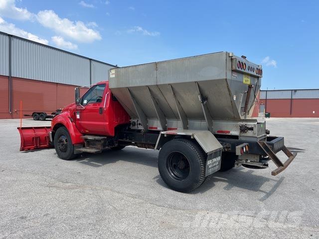 Ford F-650 Schneeschilde und -pflüge